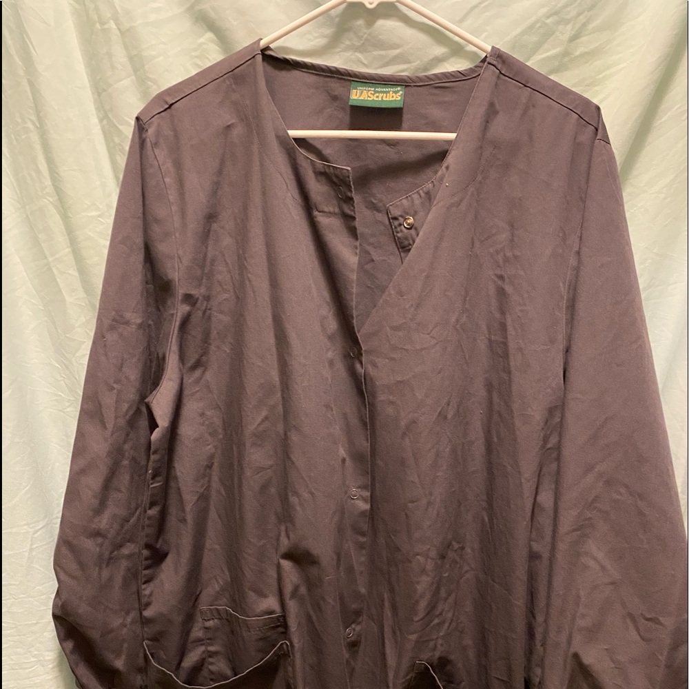 UA scrubs gray over coat xl snap front w/ pockets